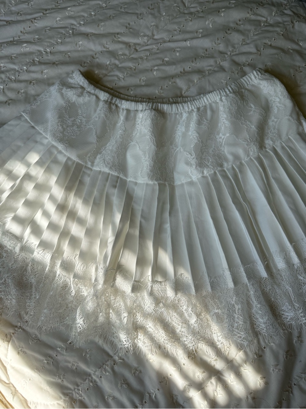 White Lace Pleated Skirt